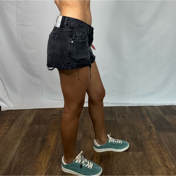 Z1975 LOW RISE RIPPED DENIM SHORTS - Picture 9 of 9